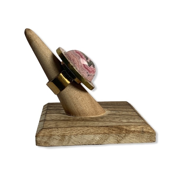 C. Celia Sebiri Oval Pink Chipped Stone Inlay Ring - Picture 4 of 6